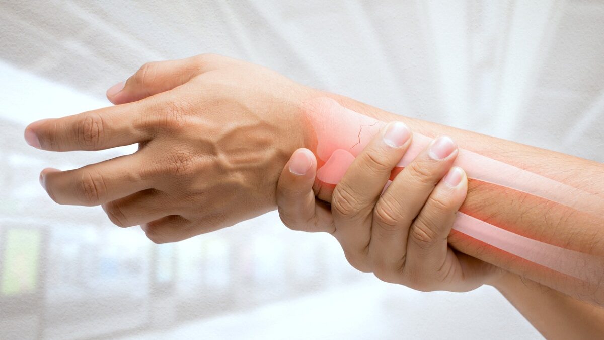 Sprains, Strains, and Broken Bones: When to Visit the ER