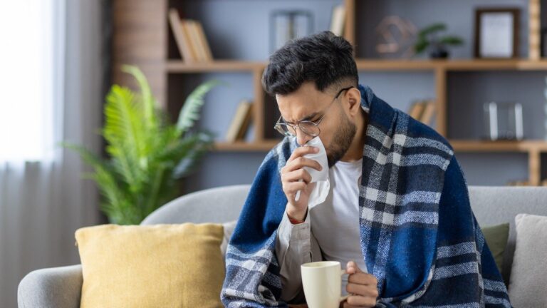 Is It a Cold or Pneumonia? How To Tell the Difference