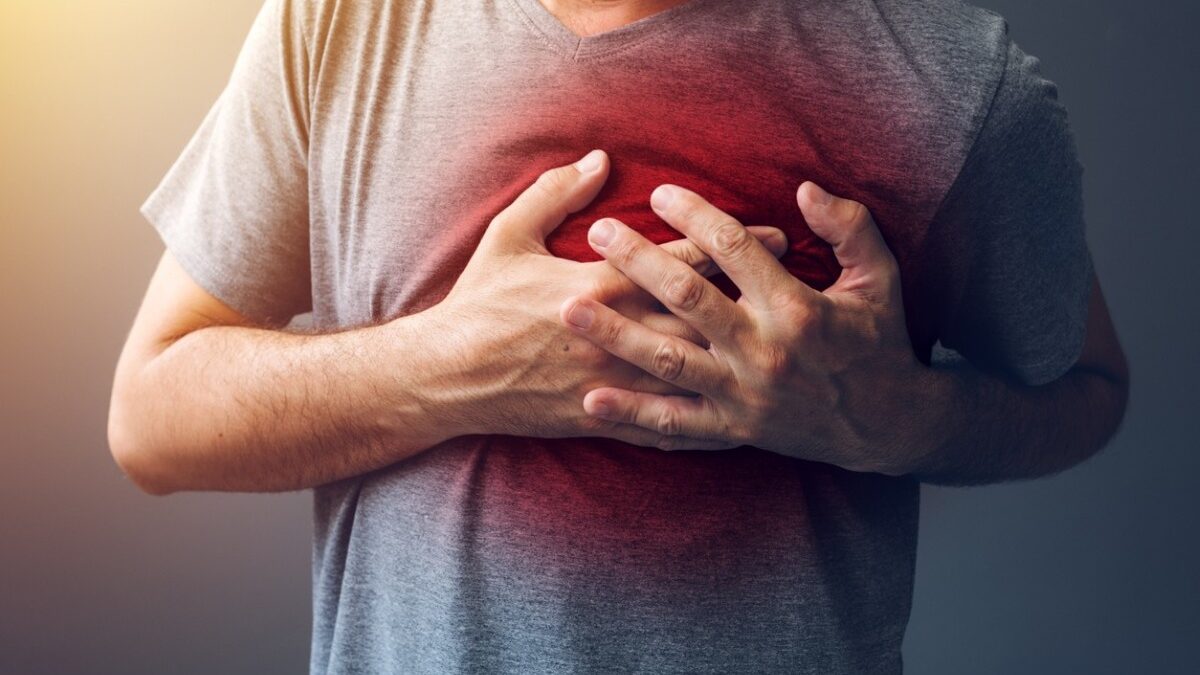 Chest Pain After Eating: Heartburn or Heart Attack? When to Worry