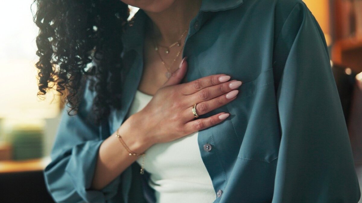 Chest Pain in Women: Heart Attack Signs and When to Go to the ER